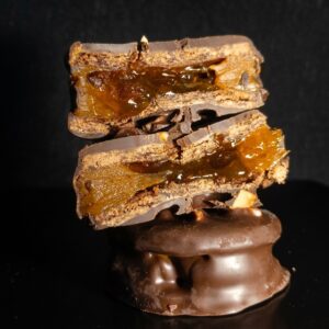 alfajor dulce de leche y maracuyá negro