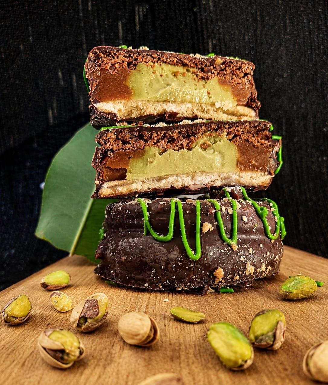 alfajor dulce de leche y pistacho alfajor dulce de leche y pistacho