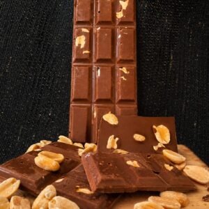 tableta chocolate amargo con maní tostado